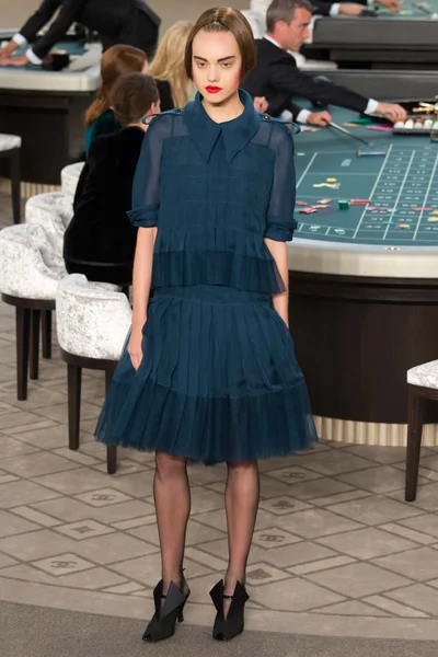 Look 50